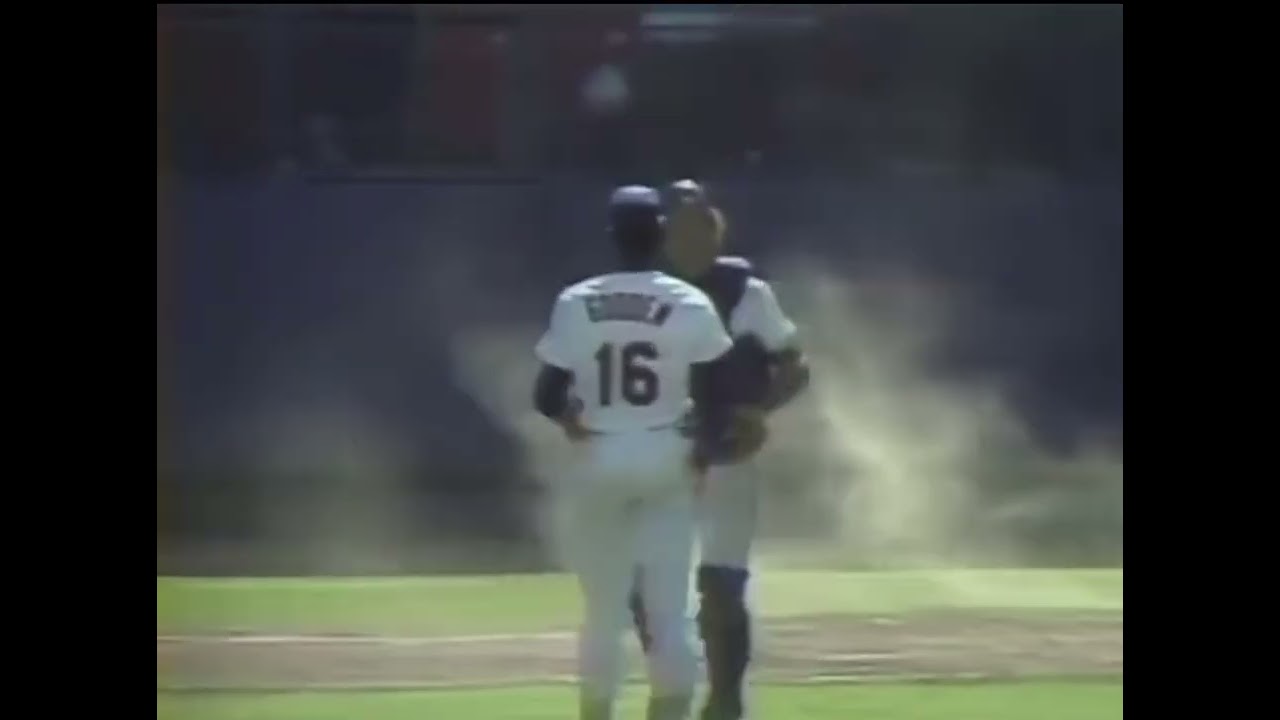 CHC@NYM: Dwight Gooden strikes out Gary Matthews to finish the complete game (1985)