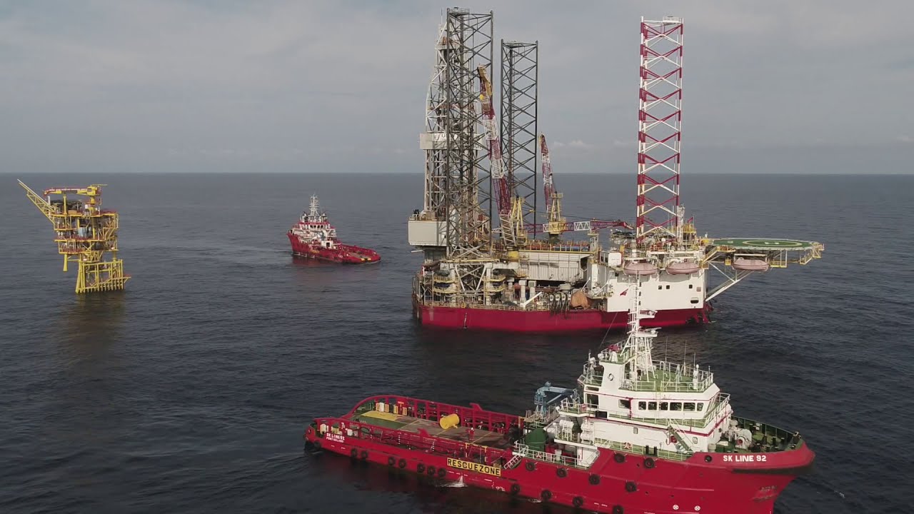 Jack Up Rig Move