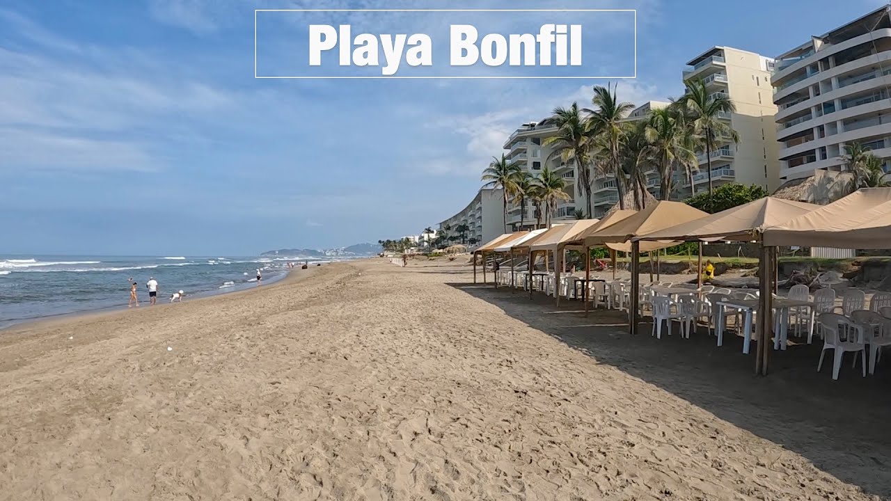 TODO lo que TIENE la ¨Playa A. Bonfil en Acapulco¨