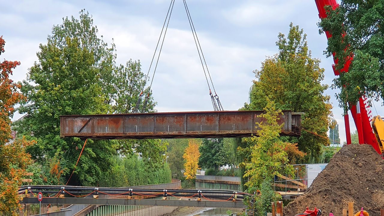 50 Tonnen Kran hebt alte Eisenbahnbr&uuml;cke Baujahr 1936