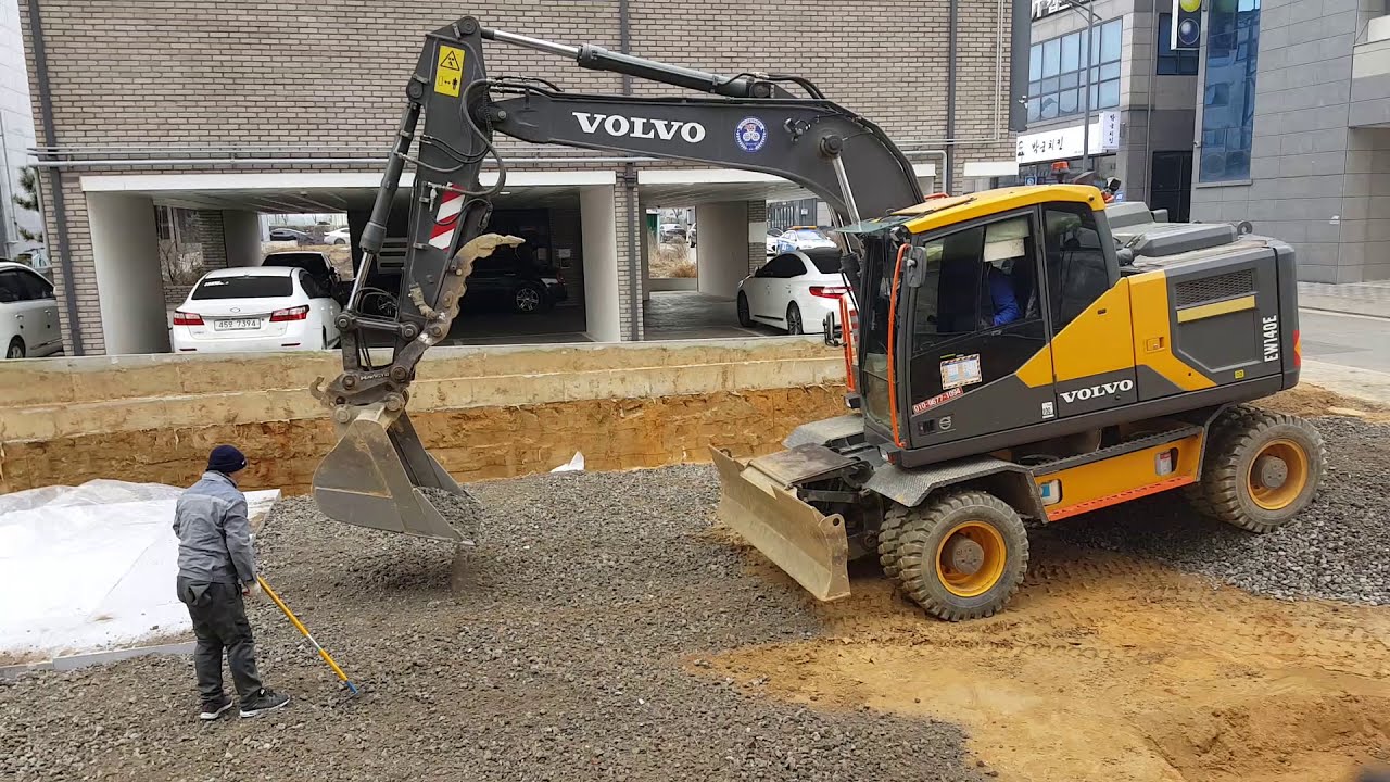 VOLVO EW140E 06W 원룸기초바닥 골재포설 작업영상 초보자필수