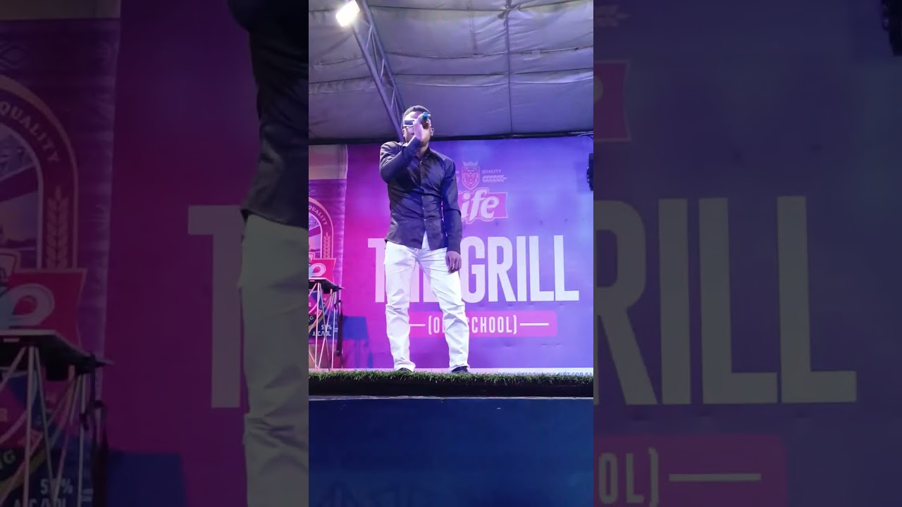 Blind Micky Kelly displays at Old school #DagrillBar Makurdi