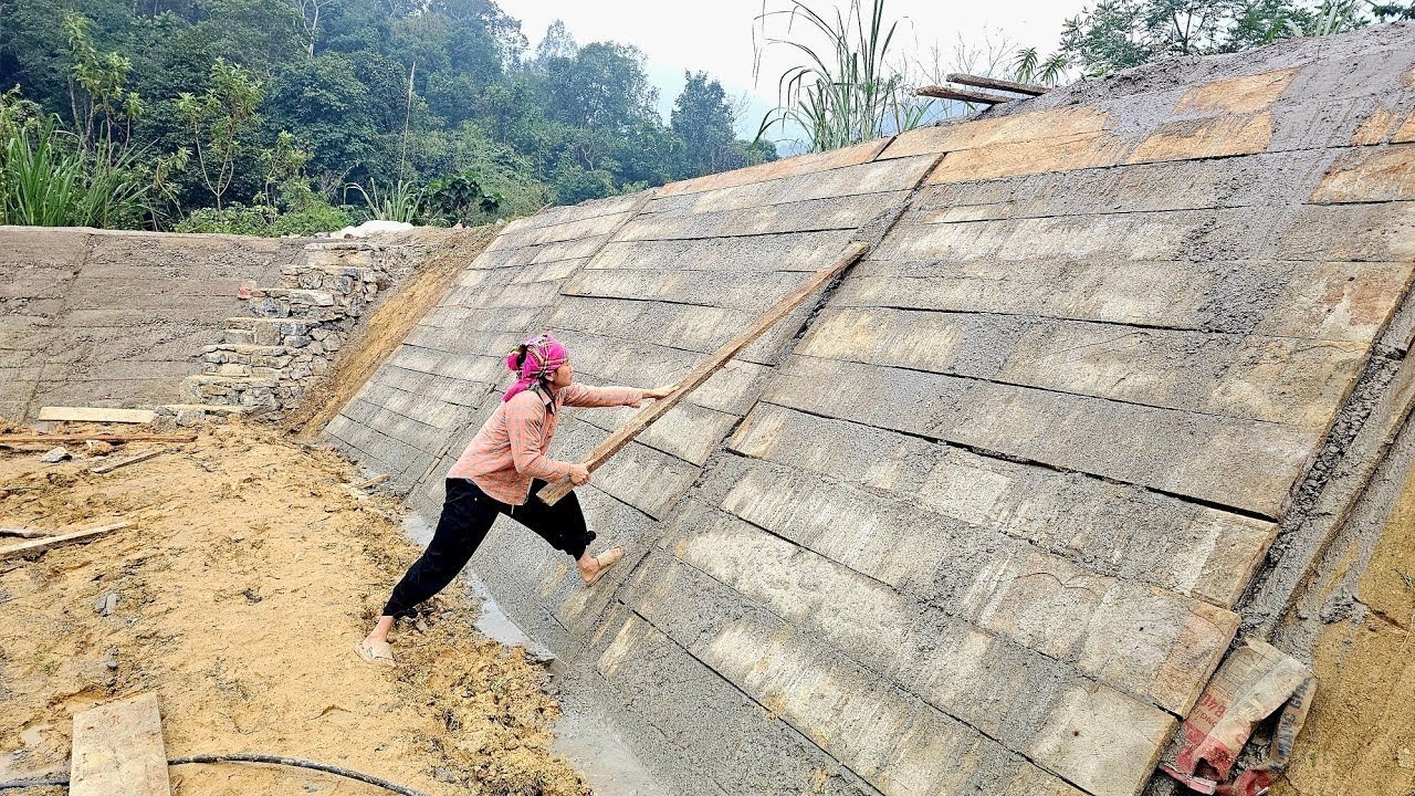 用木板搭建大型模板，一體化澆筑打造堅固的魚塘堤岸，抗洪防汛不再是問題！ #农村生活 #乡村建造 #农家美食 #农场日常 #乡村致富