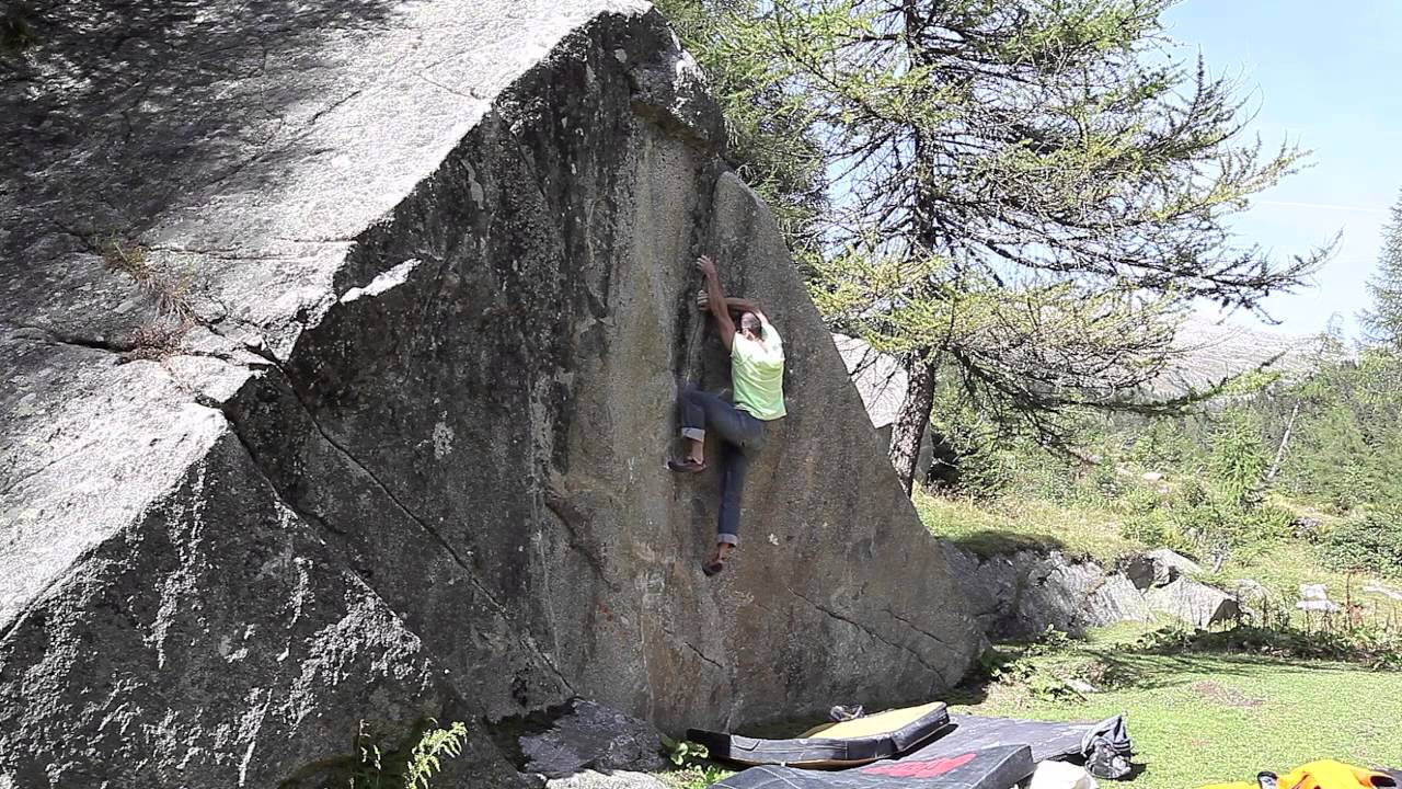 Daone Boulder - sector Nudole - blocco 24 - line C - el triangol