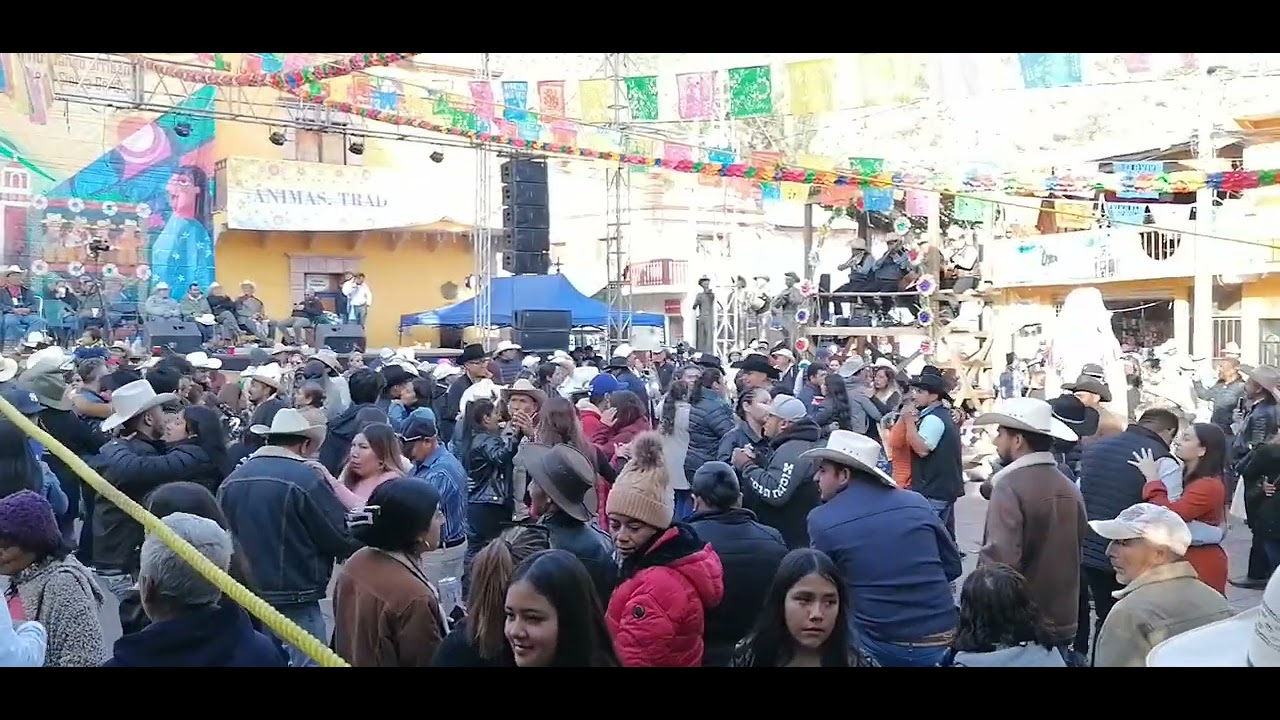 Santiago Capetillo frente  Tali Díaz topada en xichu 2024(2)