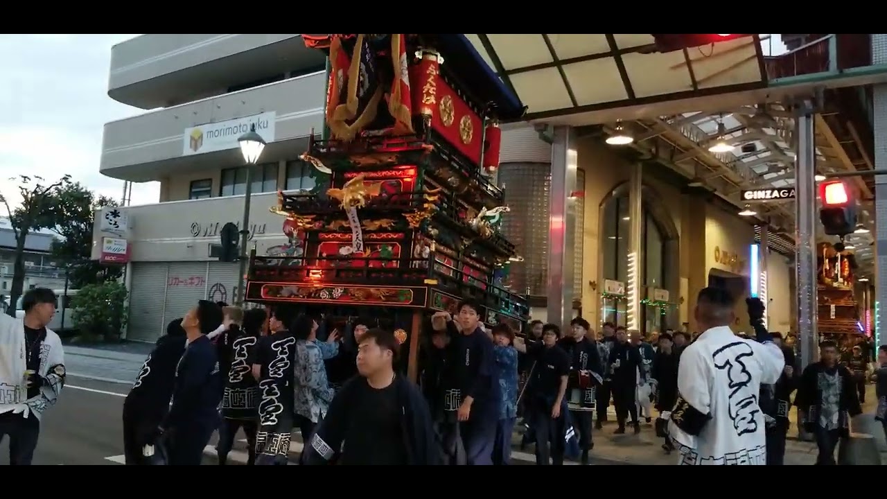 西条祭り2025年10月16日御殿前に向かう商店街にて①