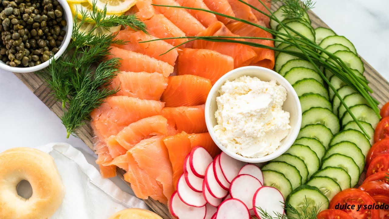 Tabla Gourmet: Salm&oacute;n Ahumado con Bagel