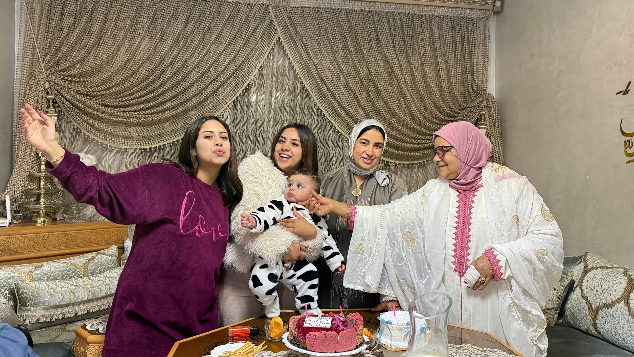 ماما فرحات بزاف منين درنا ليها مفاجأة فعيد ميلادها 😍💃 أجواء بسيطة وزوينة 🥹🙏