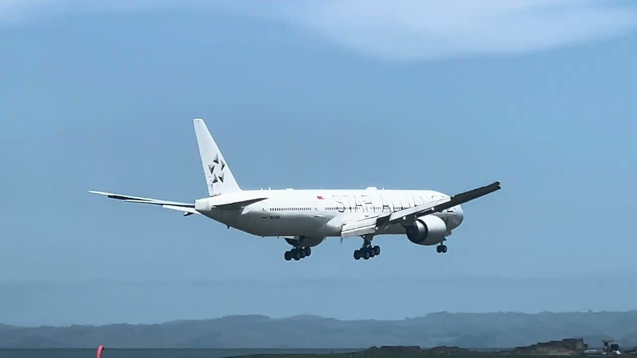 【オークランド】シンガポール航空 B777-300(スターアライアンス塗装)　RWY23着陸