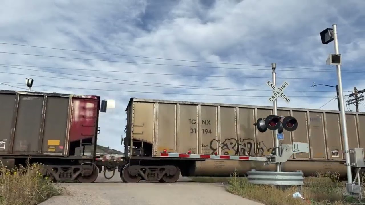 (Missed activation) BNSF Atrium Drive, Railroad Crossing Castlerock, Colorado
