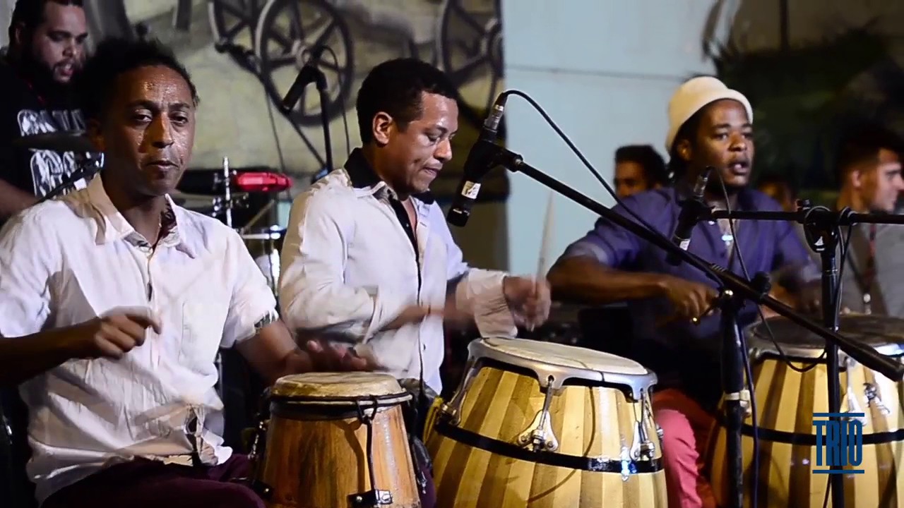 TRIO CANDOMBE - JARDINES DEL TEATRO MELLA (HABANA, CUBA)