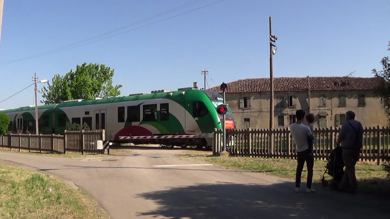 Passaggio a livello di via Ducentola - Quartesana (FE) / Level Crossing / Spoorwegovergang / 道口