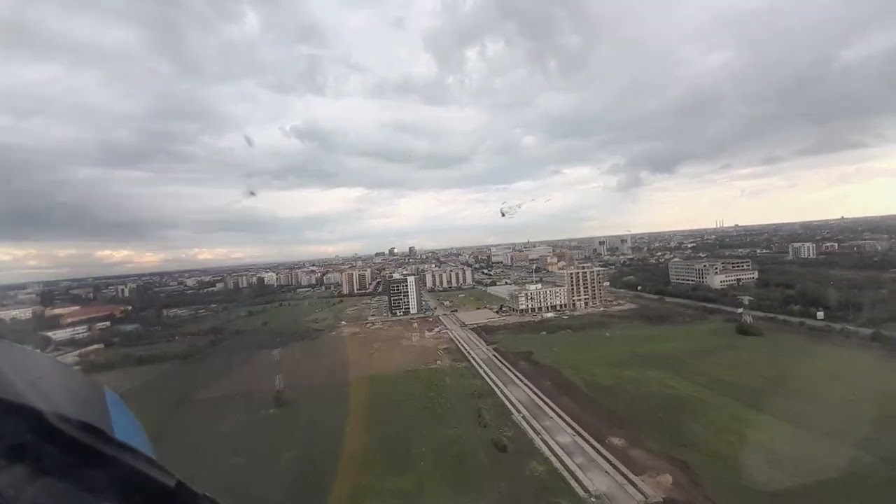 Zbor spectaculos cu bătrânul avion An 2 deasupra Timișoarei. 