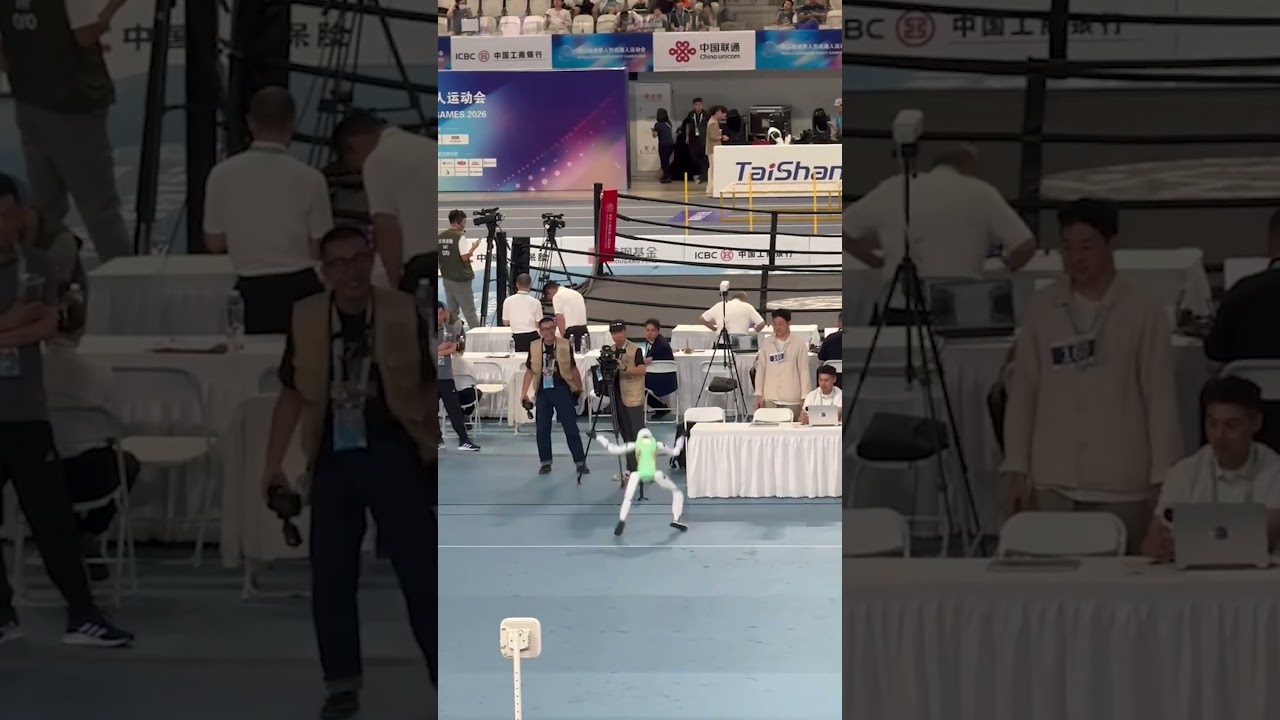 Humanoid Robot Malfunctions, 'Glitches' Into Bizarre Ballet-Style Routine #shorts
