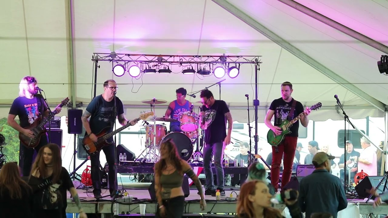 The Bro-Bros - Kiss Me Deadly (live)