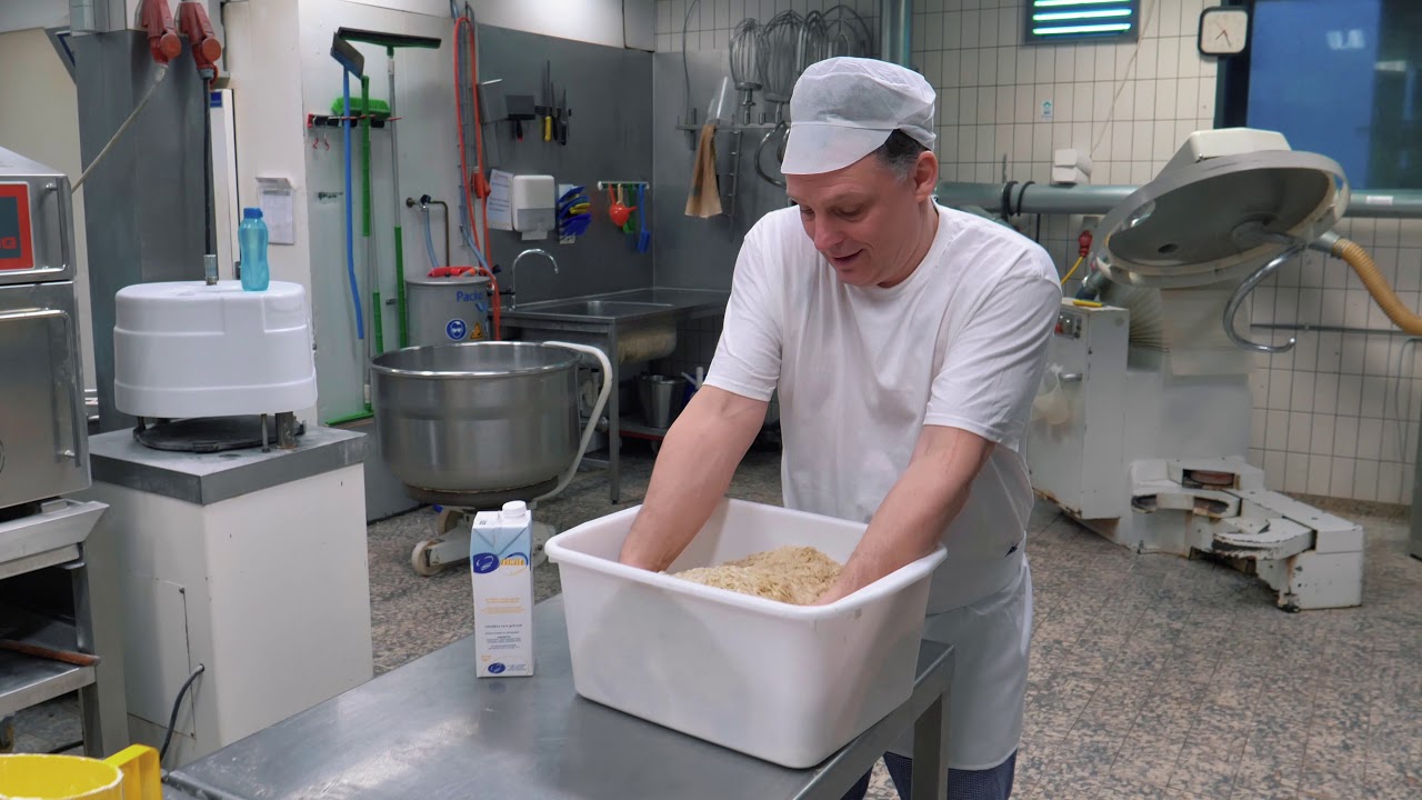 Kees Gutter Paasbrood met Amandelspijs