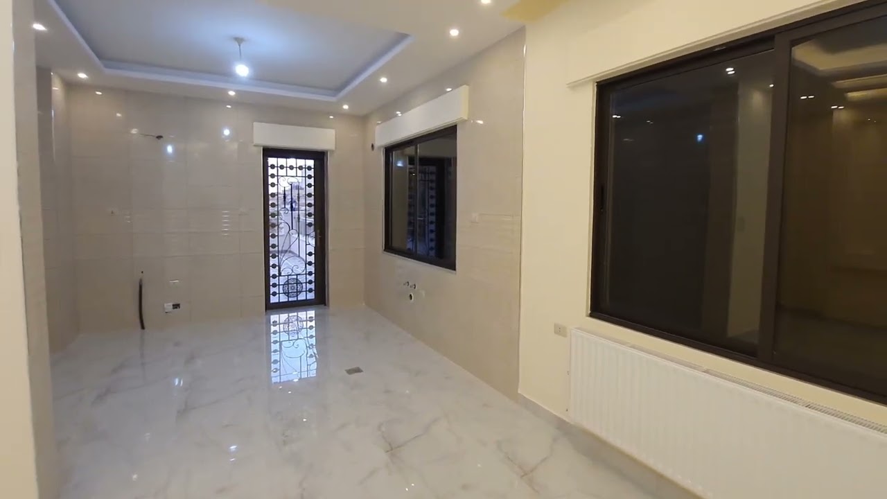 شقة  أرضية ١٠٠% فاخرة جدا في الجبيهه حي المنصور للبيع