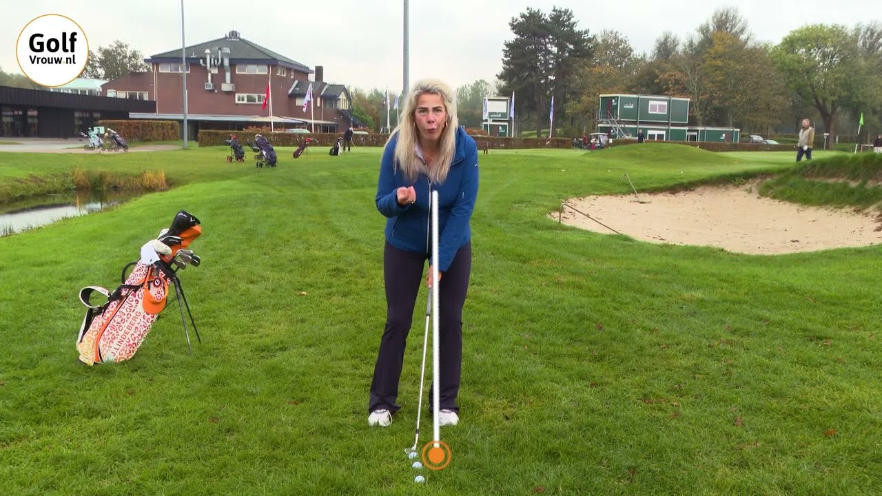 GolfVrouw Instructie - Raak Eerst de Bal — Beheers het Laagste Punt van je Swing