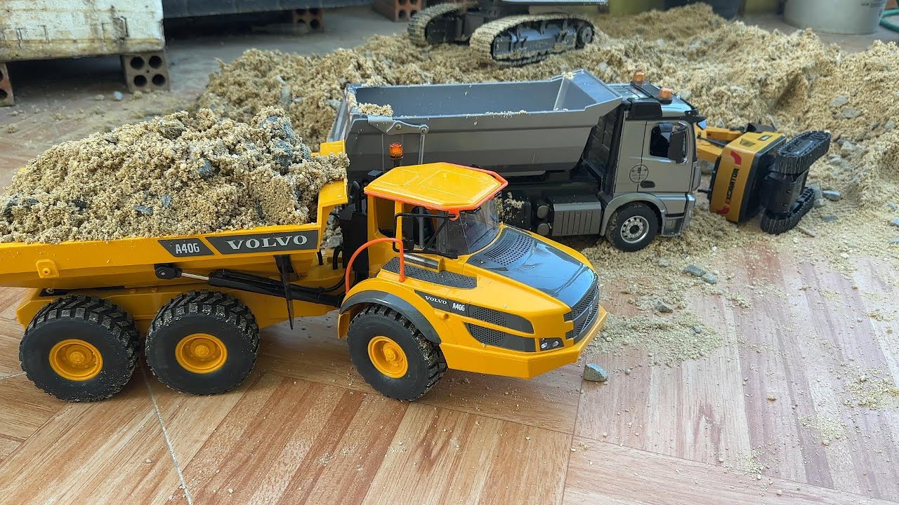 🚜 Epic RC Teamwork! Huina Excavator Repairs the Ground & Loads the Volvo Dump Truck