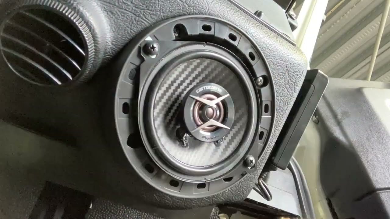 LAND ROVER DEFENDER : REPLACE AND UPGRADE FRONT SPEAKERS