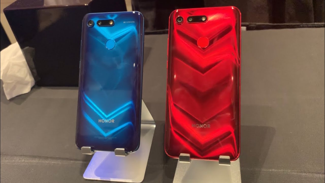 Honor View 20 Hands On & First Impressions! Wow! Headphone Jack & IR Blaster!!