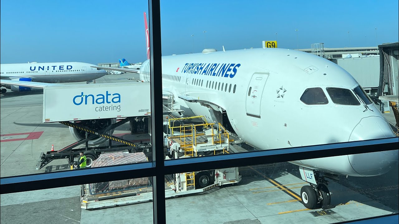 Turkish Airlines Boeing 787-9 Flight from San Francisco to Istanbul Part 2