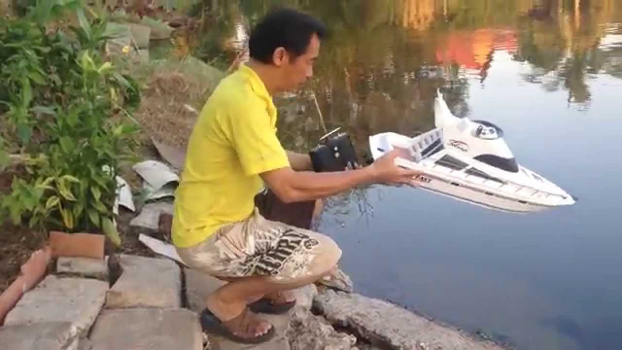 Salina Racing RC BOAT with My Daddy Round 1