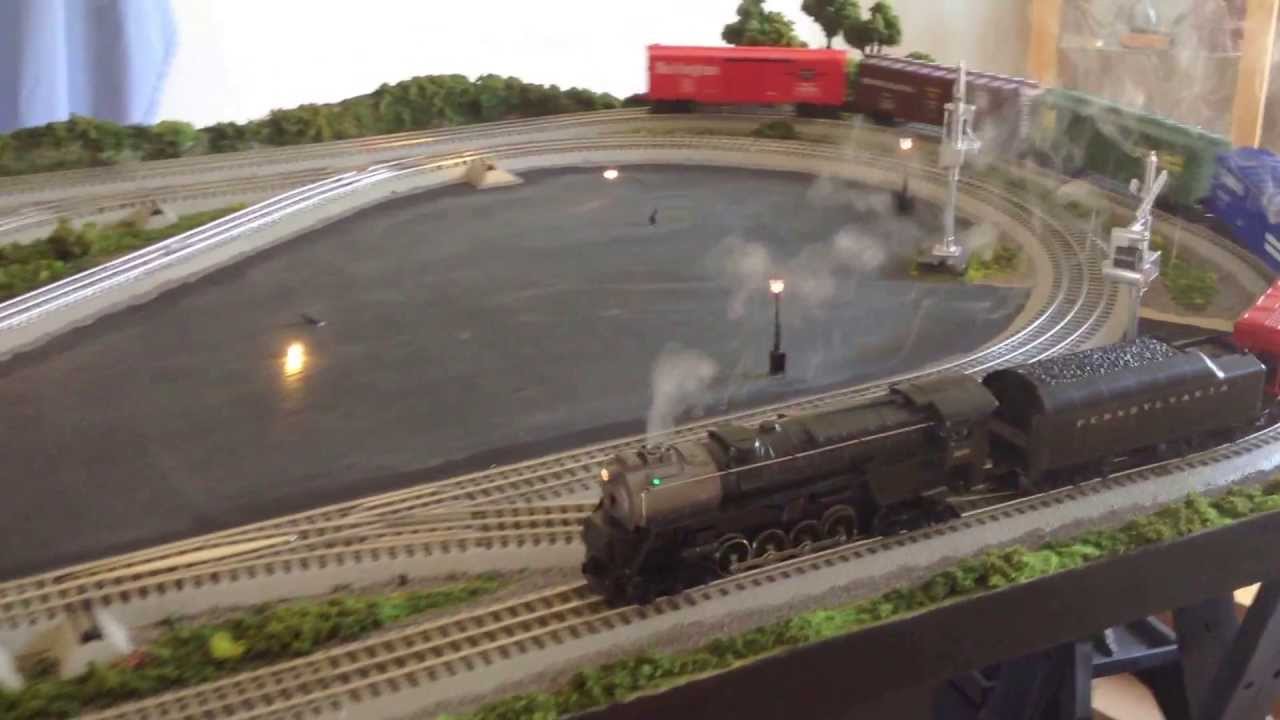 LIONEL FASTRACK O-GAUGE MODEL TRAIN LAYOUT 4'x8'