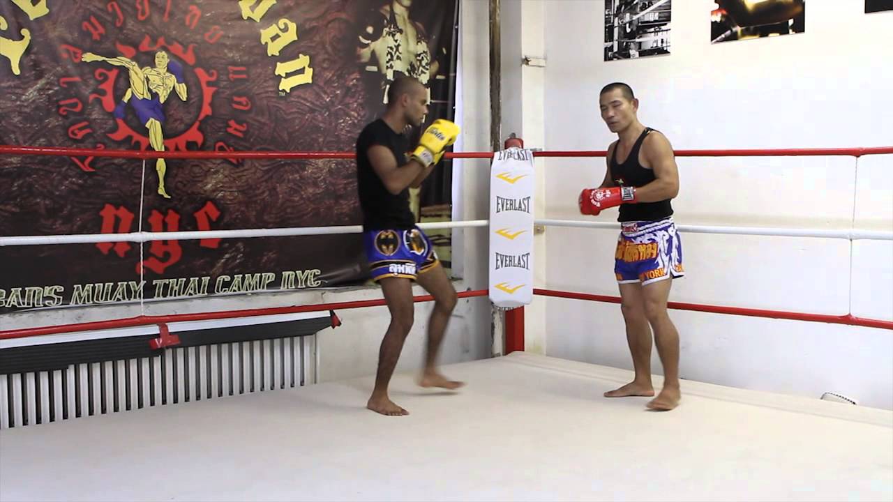 Flying Knee Technique From Coban Lookchaomaesaitong