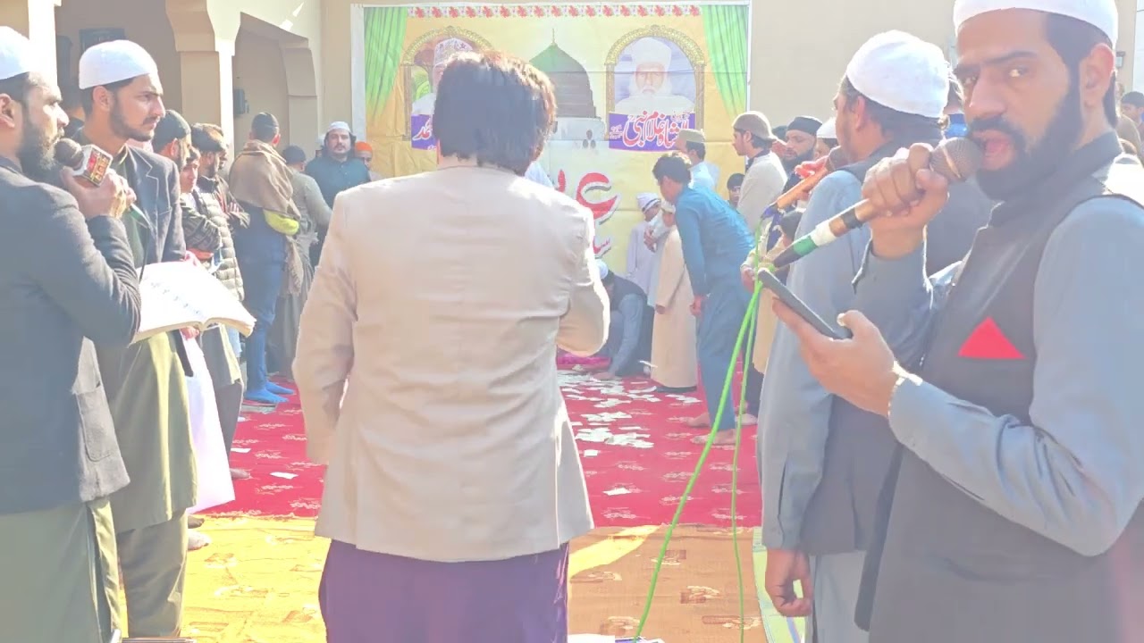 لوحِ محفوظ است پیشانیِ یار رازِ کونینش نماید آشکار