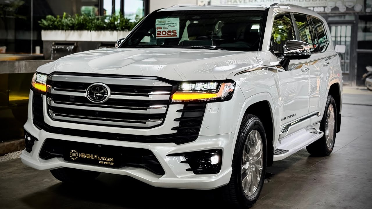 New 2025 TOYOTA LAND CRUISER LC300 VXR - Flagship Luxury 7-Seater SUV (White Pearl)