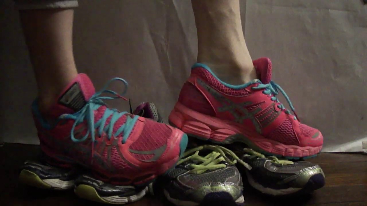 Sockless Crushing Other Asics Shoeplay - Asics Gel-Nimbus 15 (pink/blue)