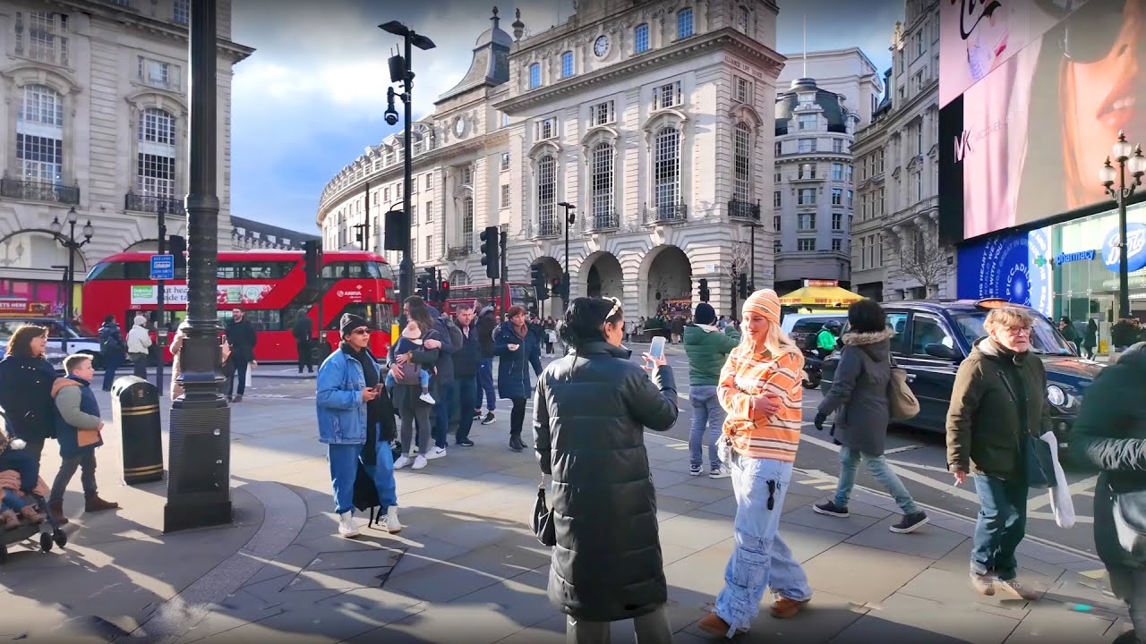 🇬🇧London Winter Walk | Walking along Regent Street, The Famous Shopping Streets in Central London 4K