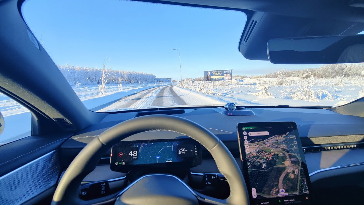 Volvo ES90 motorway