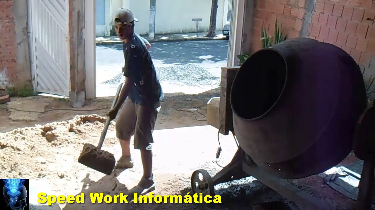 Ajudante de pedreiro que nunca usou uma betoneira com menos de dois dias dominando a mesma