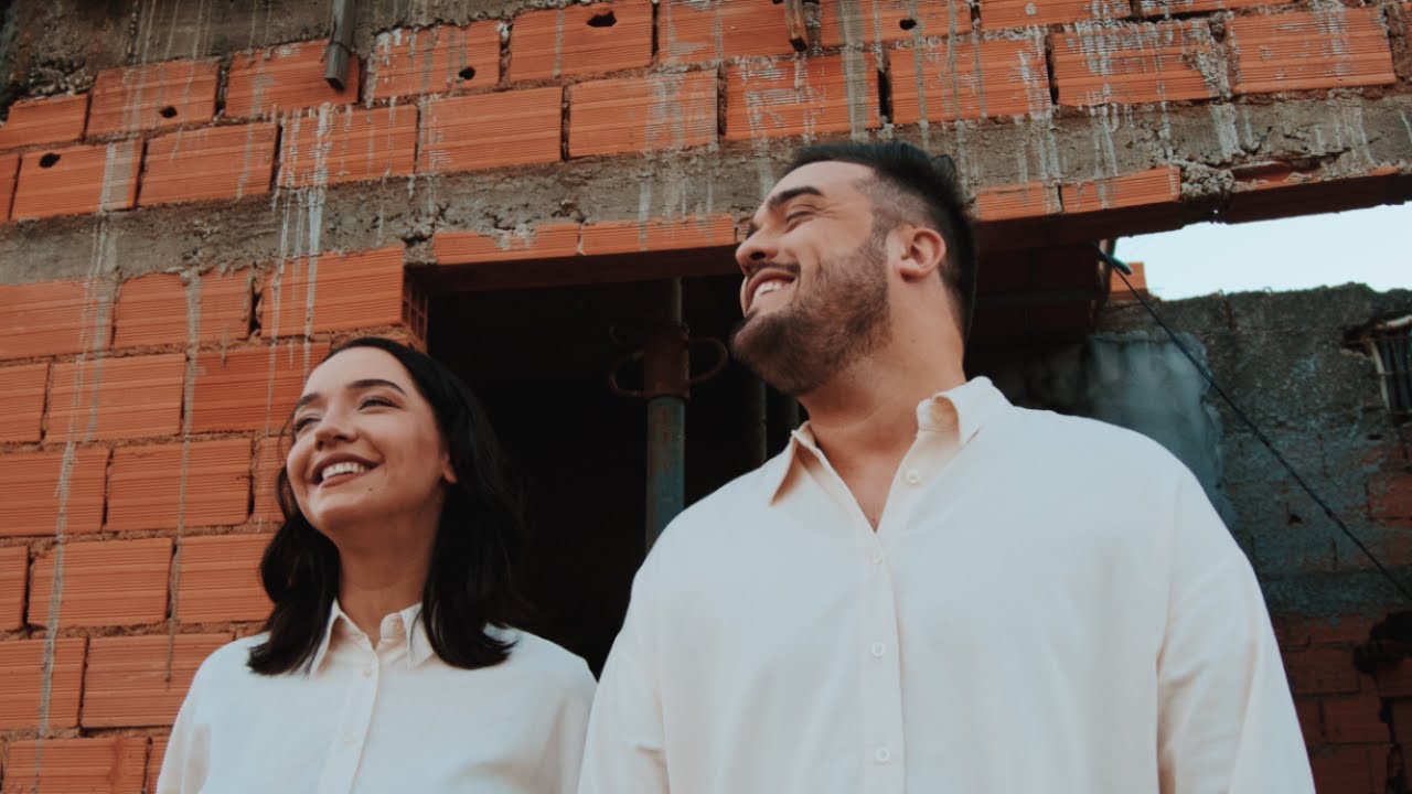 AMOR EM TODO LUGAR - Pedro Valença e Paula Schneider (Vídeo Oficial)