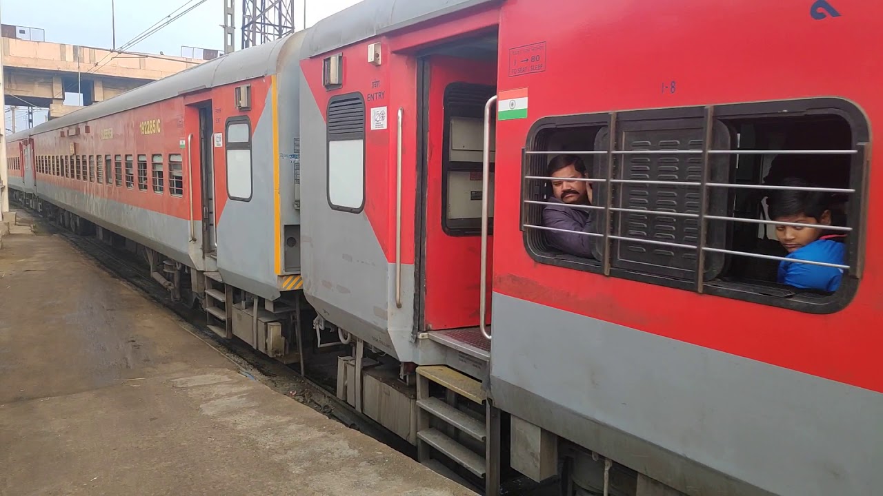 ODISHA SAMPARK KRANTI EXPRESS ARRIVING AT TATANAGAR JN