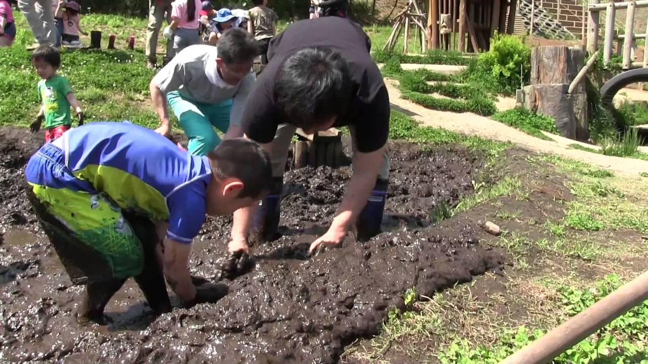 鉄椀クラブ　田んぼの整備～畦塗り＆どろあそび
