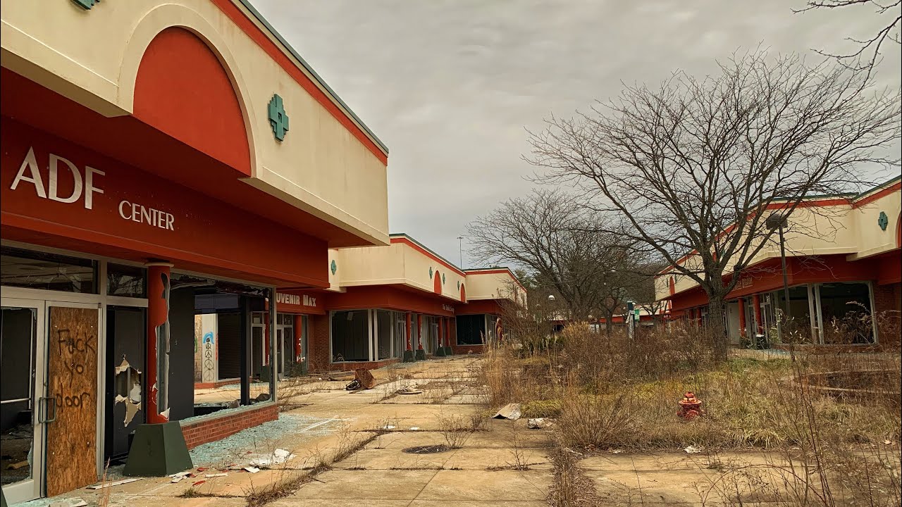 Исследуем огромный заброшенный торговый центр под открытым небом — Perryville Outlet Center