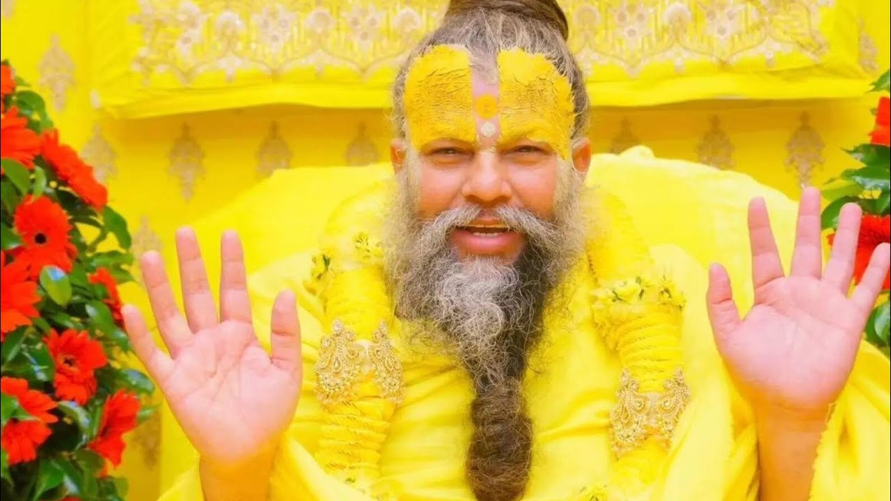 वृंदावन परिक्रमा मार्ग में पूजा प्रेमानंद महाराजजी के दर्शन
