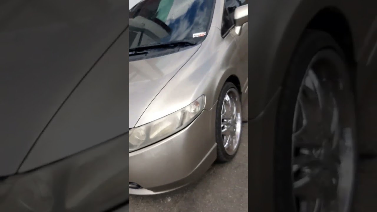 Honda Civic com rodas aro 20 cromada
