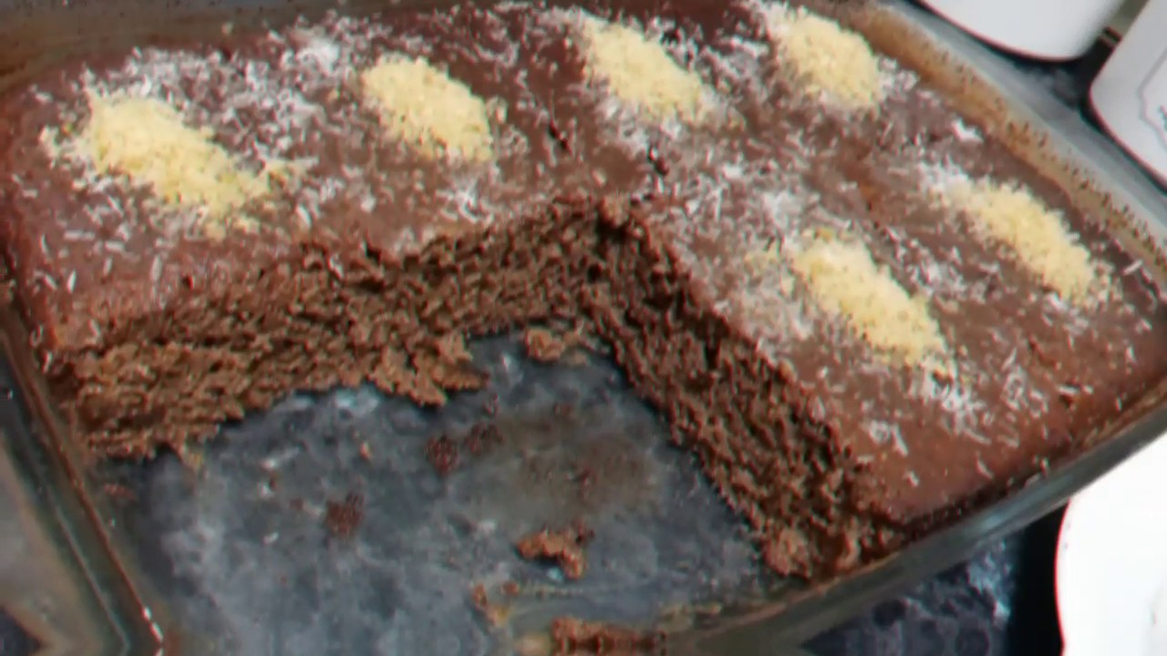 بسبوسة بالشكلاط،معلكة، مسقية بصلصة رائعة😋pastel o basbousa de semola con chocolate 🍫