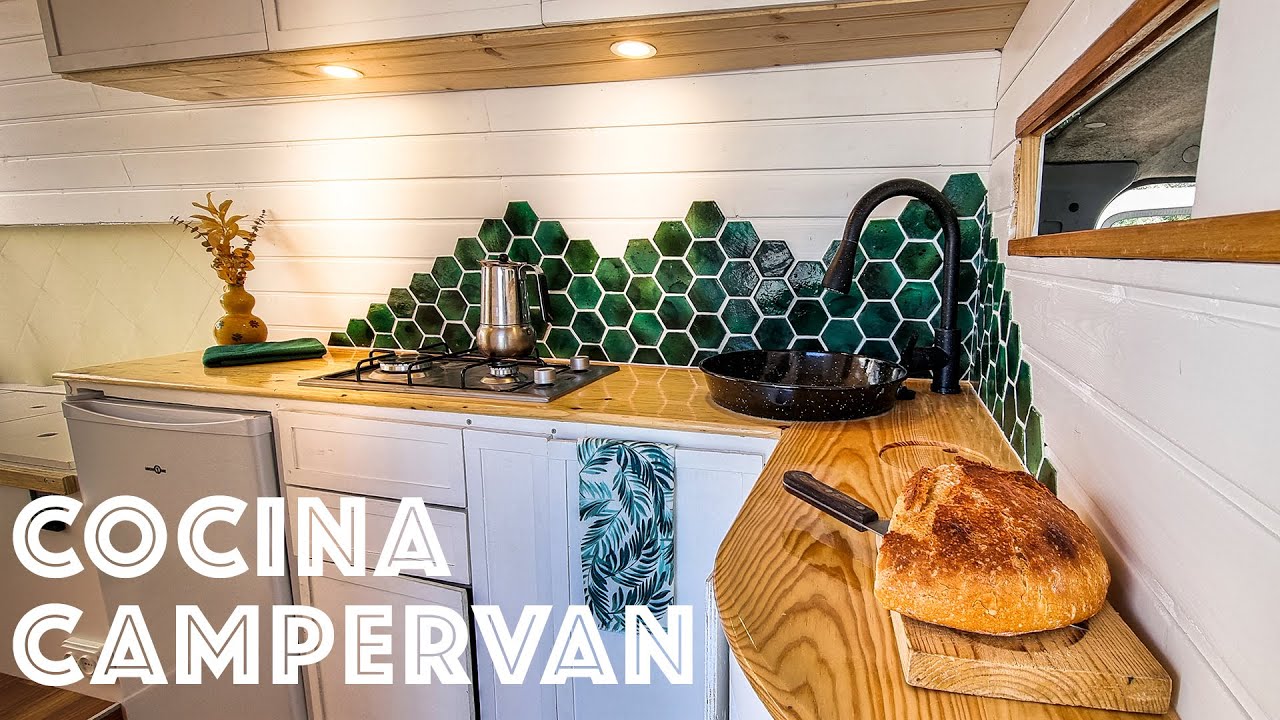 COCINA CAMPER camperizar una furgoneta con mueble y azulejos van life