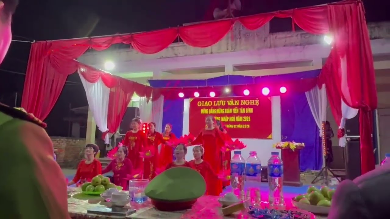 Ngàn hoa dâng Bác . CLB đoàn kết
