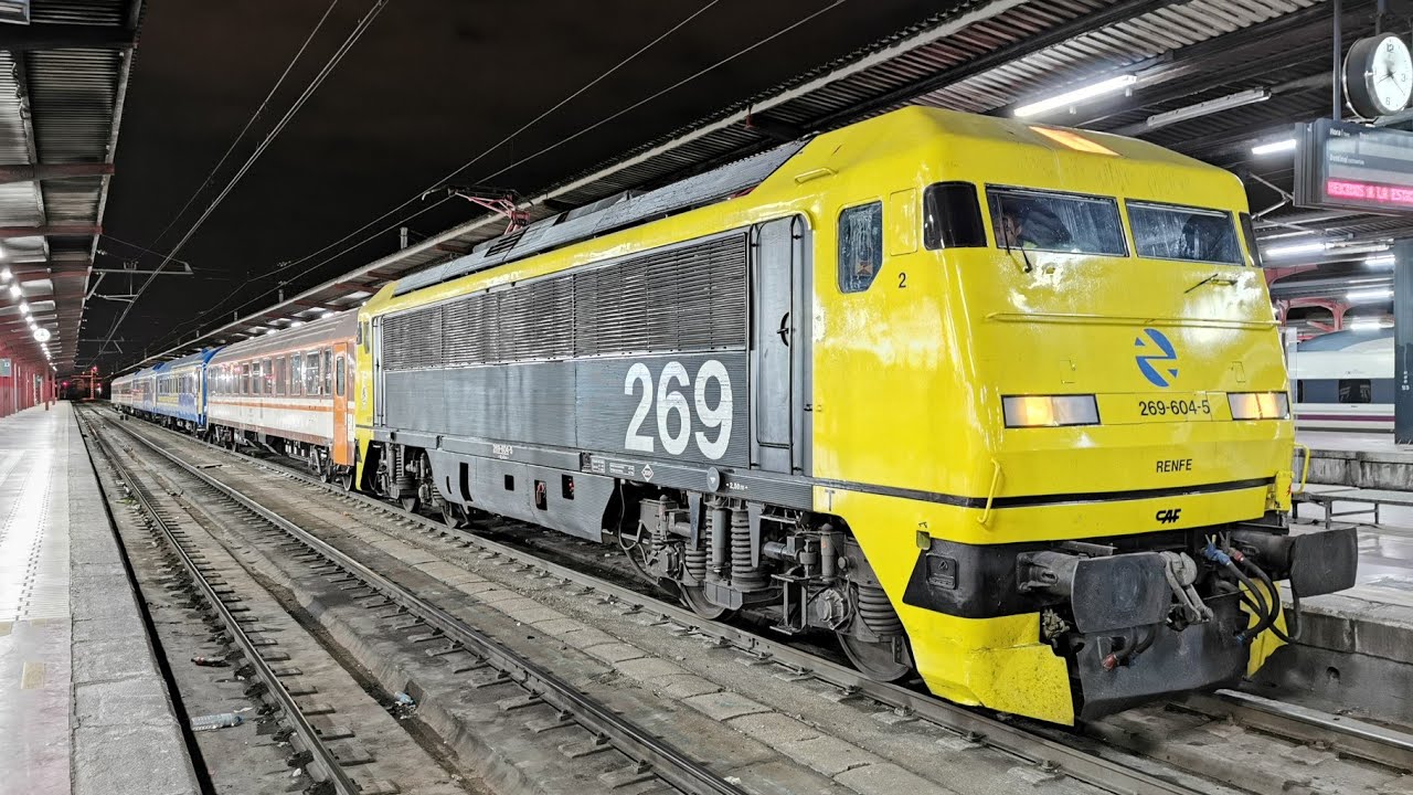 Ferrocarril ibérico español : Trenes viajeros RENFE 📍 Chamartín y 📍 Atocha ( Madrid ) ESPAÑA