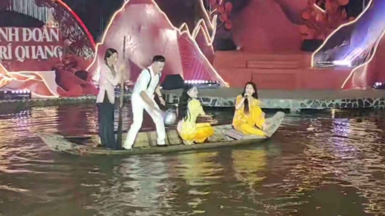 Vĩnh Thuyên Kim, Lâm Khánh Chi lên ghe QUẨY bung nóc cùng chú rể Hà Trí Quang Thanh Đoàn đám cưới
