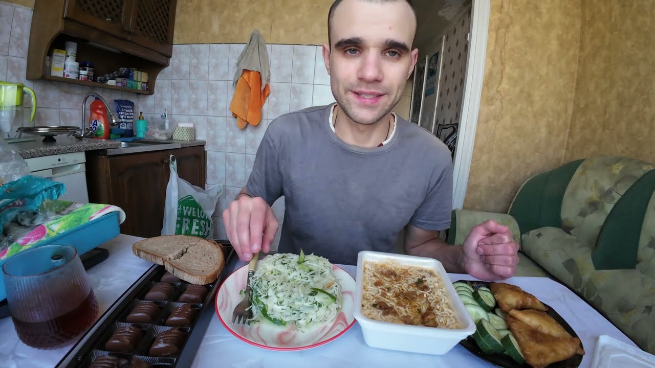 МУКБАНГ ЛАПША ДОШИРАК / САМСА С МЯСОМ / САЛАТ / КОНФЕТЫ ШОКОЛАДНЫЕ / EATING MUKBANG ASMR АСМР 먹방