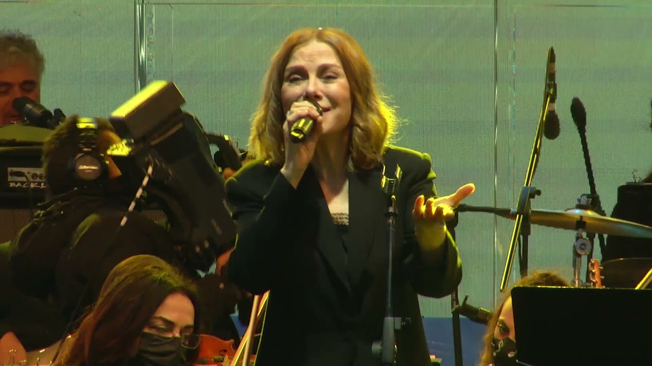 Zuhal Olcay - Sen Benim Şarkılarımsın