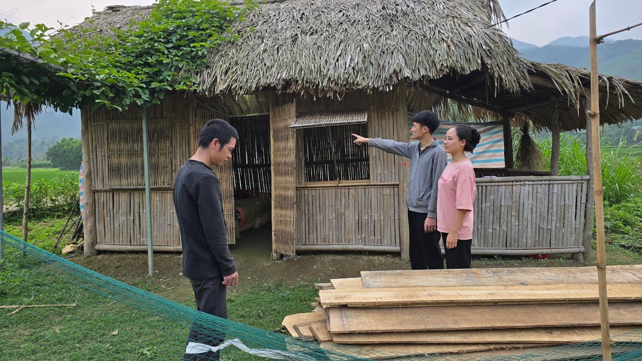 Ly Tu Lien and Tien are preparing to build a new house. Lien father wants to help them renovate it.
