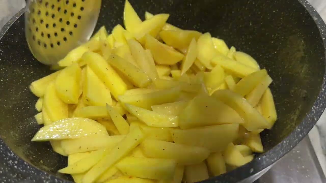 Картошка в казане с мясом и грибами/Скоблянка
